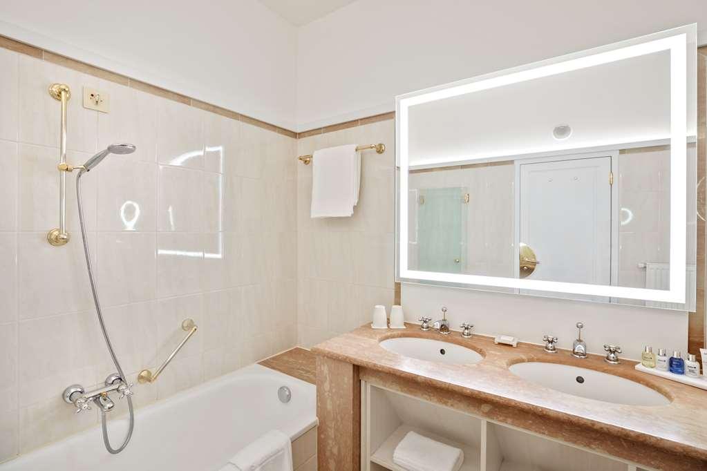 Radisson Blu Hotel Altstadt, Salzburgo Habitación foto